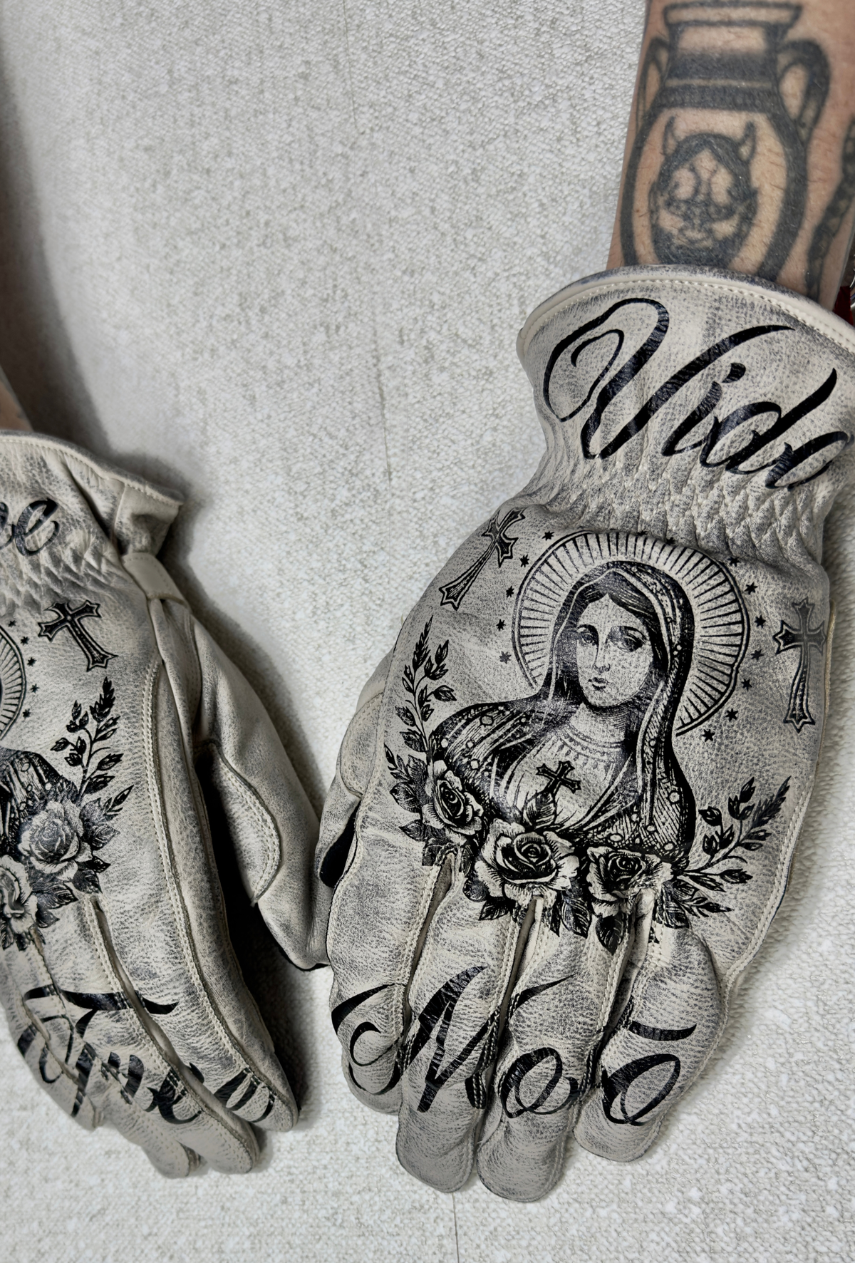 Live Free / Vida Moto "Bike Life" White Leather Gloves